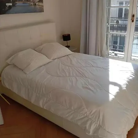 1br Ponthieu Champs Elysees *